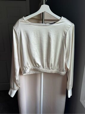 Women's Cream Long-Sleeve Cropped Top